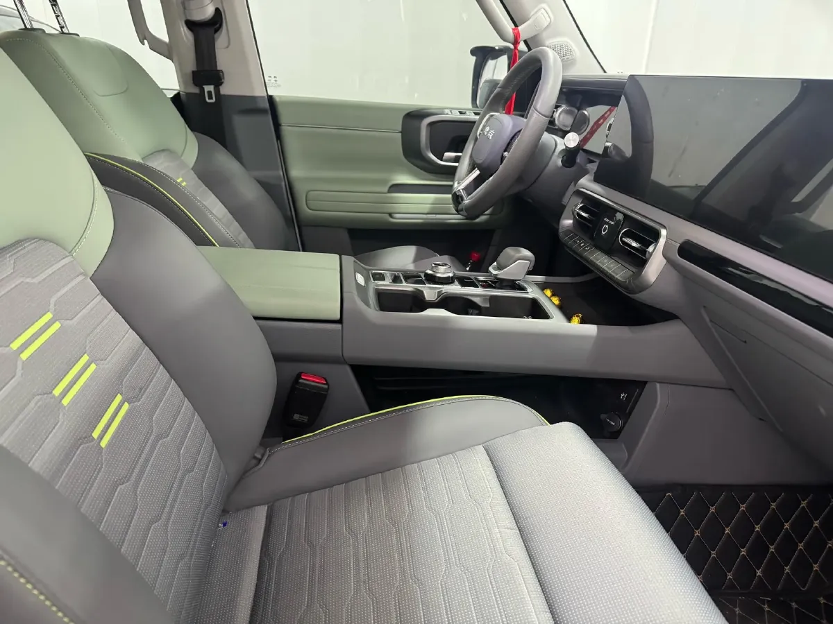 2024 Beijing BJ40 2.0T 245HP L4 8AT,autocango,china used car exporter,china ev exporter,chinese used car exporter,chinese used ev exporter