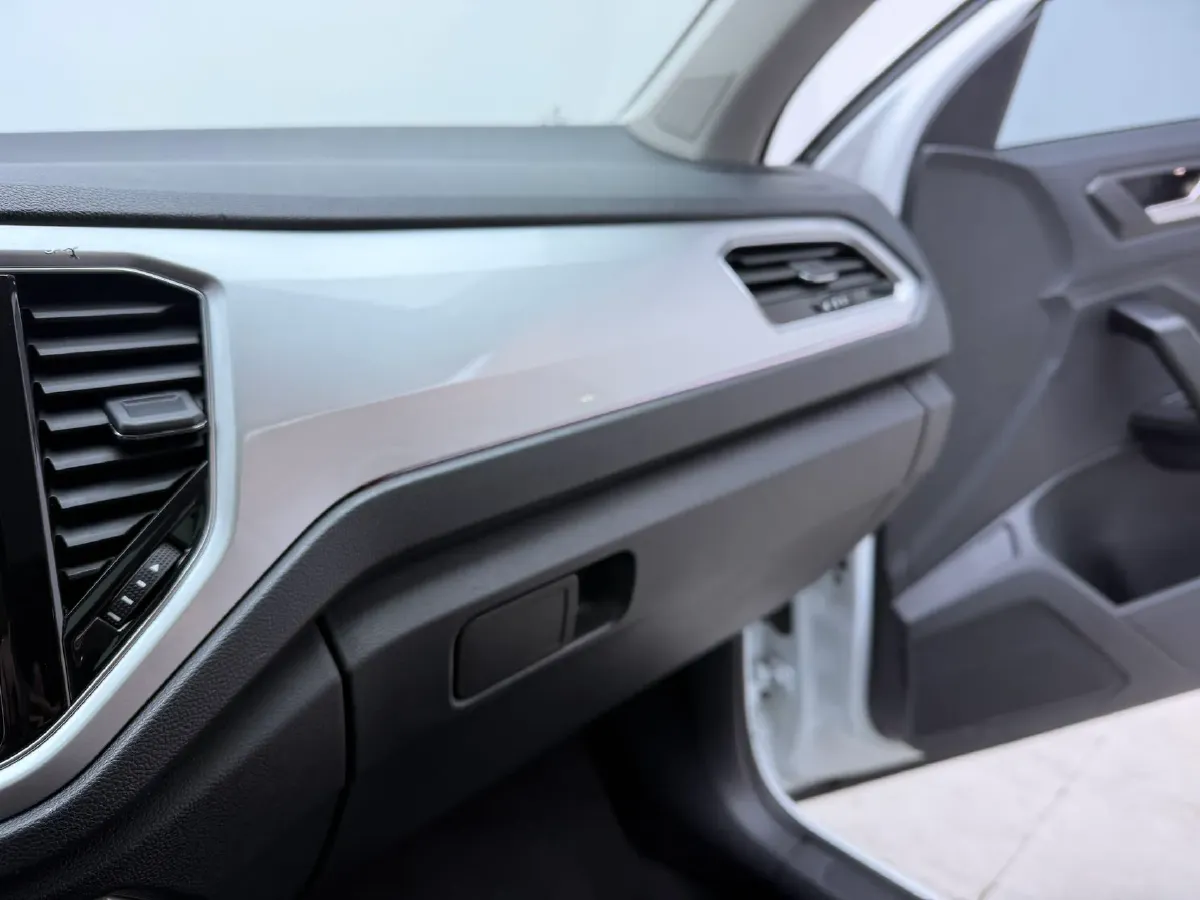 2021 Volkswagen T-Roc 1.4T 150HP L4 7DCT,autocango,china used car exporter,china ev exporter,chinese used car exporter,chinese used ev exporter