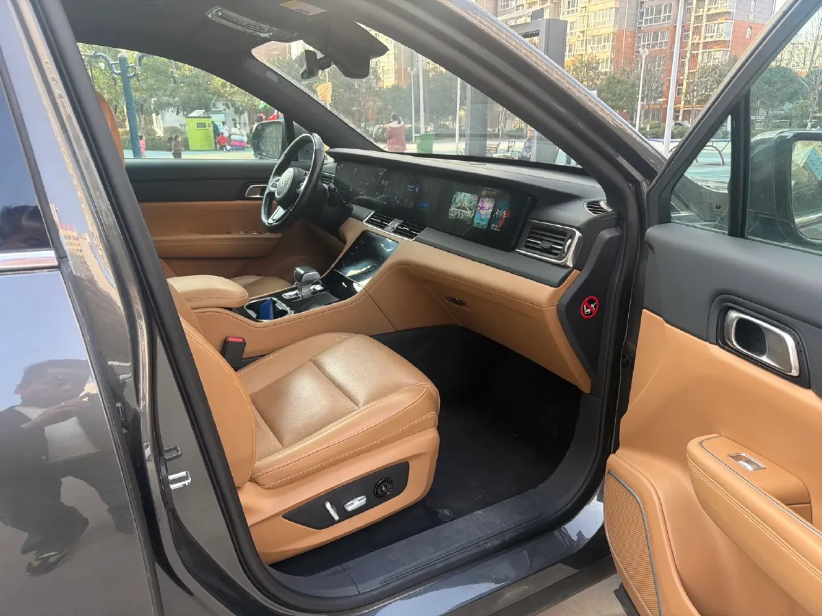 2021 Li ONE Range Extended 131HP REEV 40.5KWH,autocango,china used car exporter,china ev exporter,chinese used car exporter,chinese used ev exporter