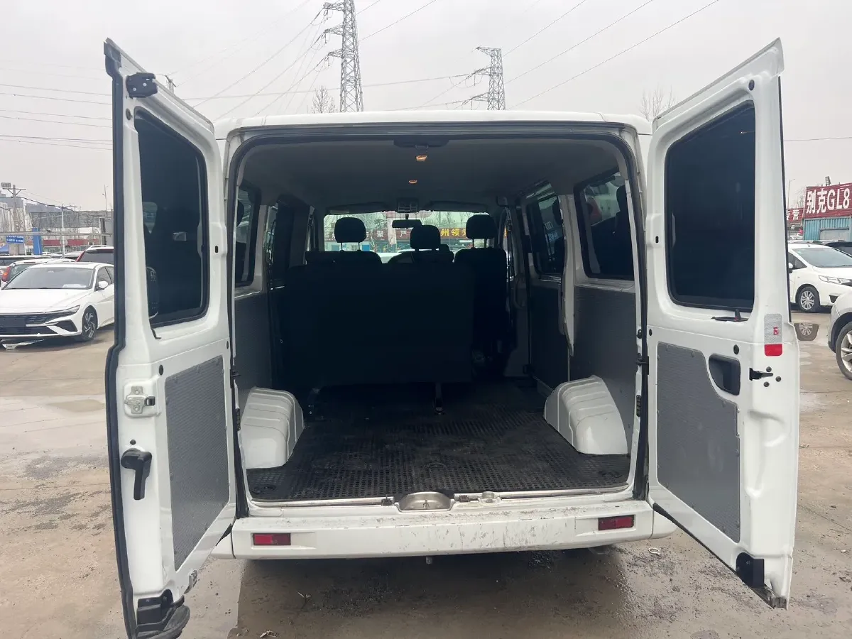 2021 MAXUS XinTu V80 2.0T 139HP L4 6MT,autocango,china used car exporter,china ev exporter,chinese used car exporter,chinese used ev exporter