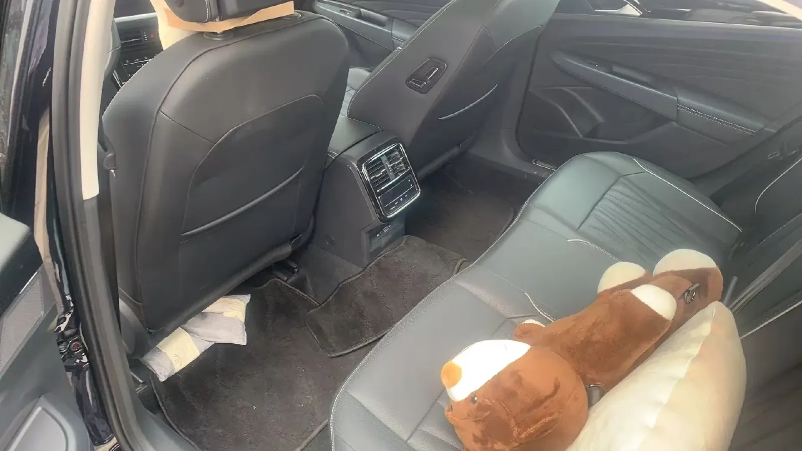 2023 Volkswagen Passat 2.0T 220HP L4 7DCT,autocango,china used car exporter,china ev exporter,chinese used car exporter,chinese used ev exporter