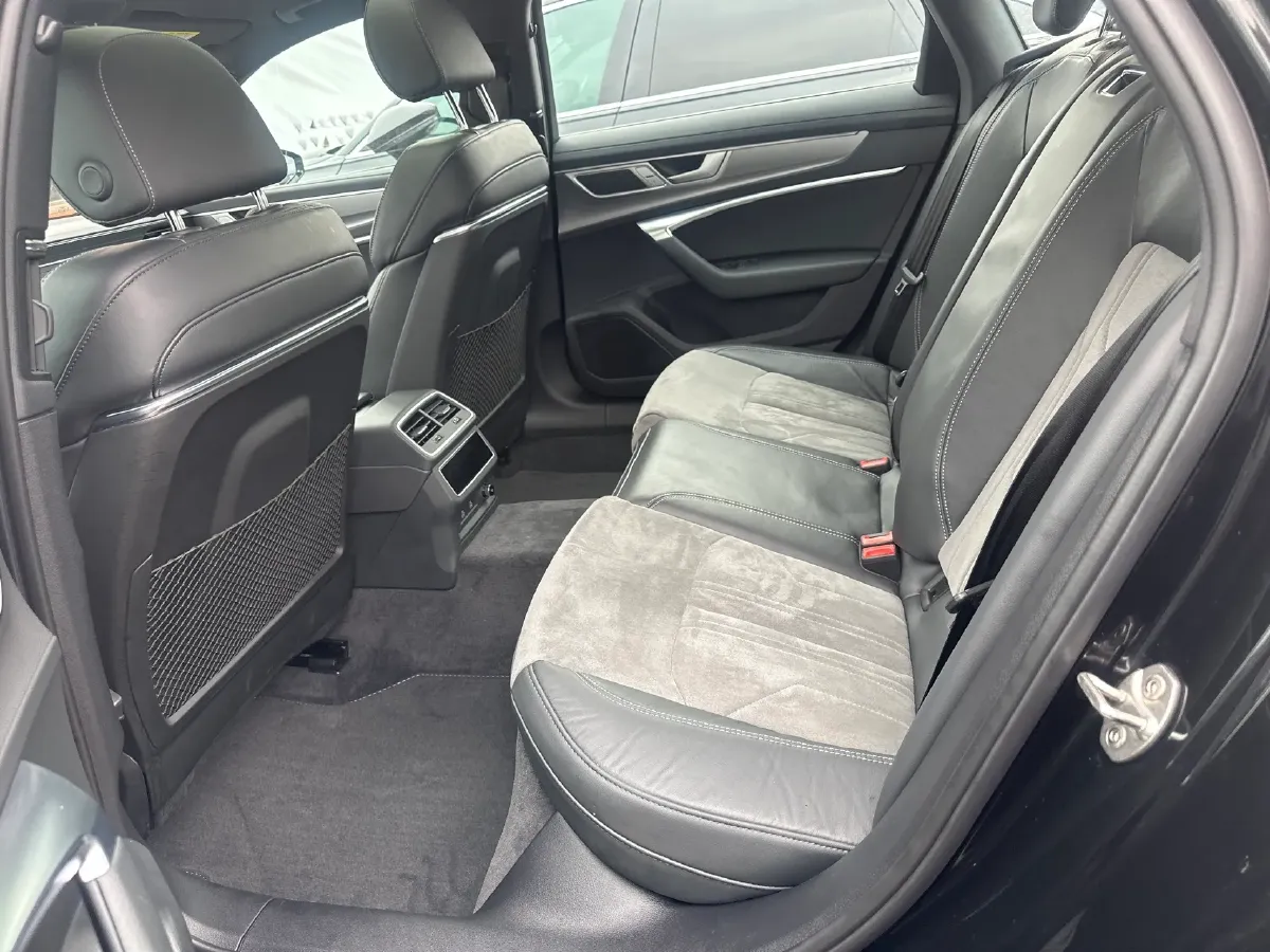 2024 Audi A6L 2.0T 245HP L4 7DCT,autocango,china used car exporter,china ev exporter,chinese used car exporter,chinese used ev exporter