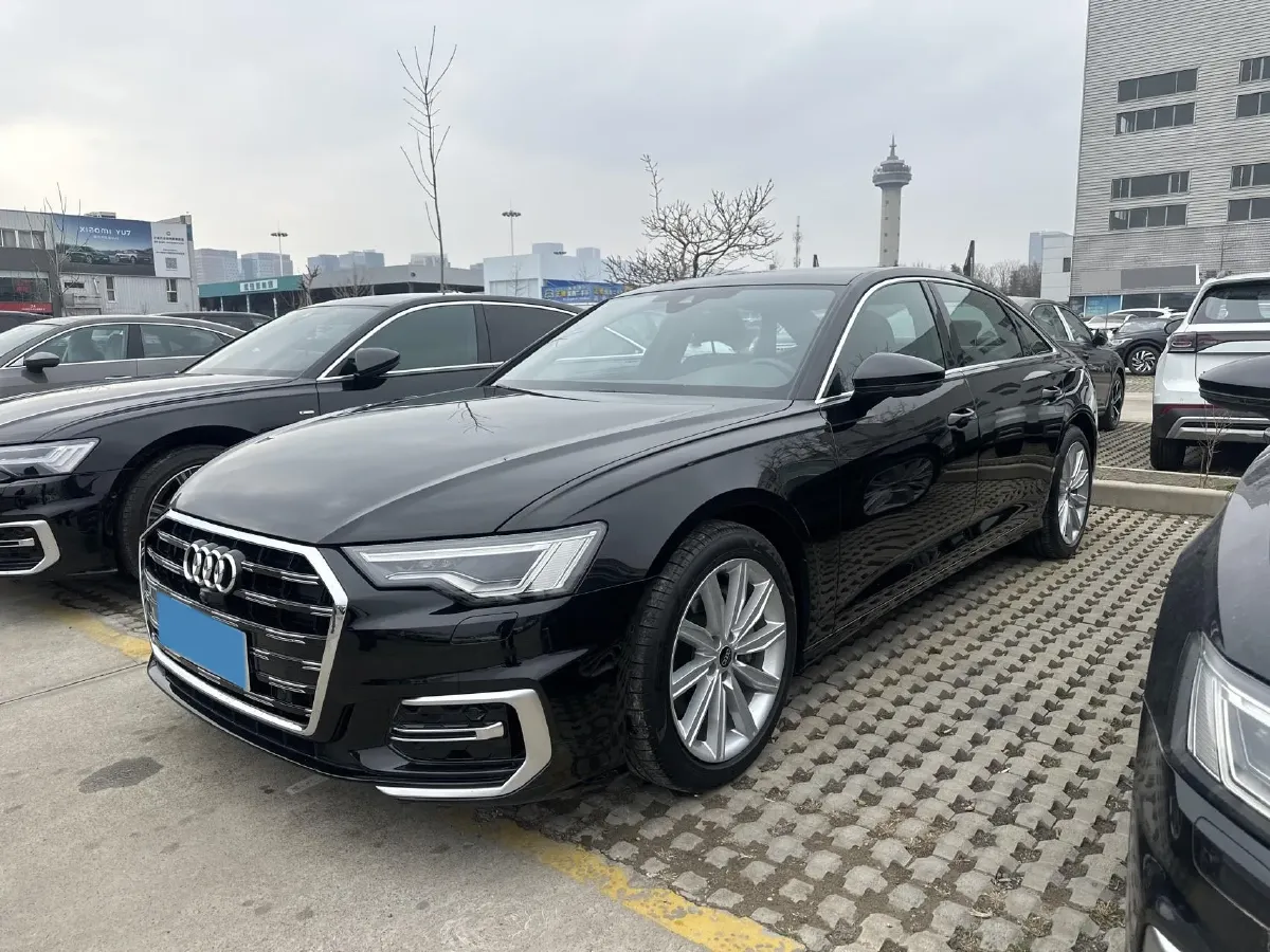 2024 Audi A6L 2.0T 245HP L4 7DCT,autocango,china used car exporter,china ev exporter,chinese used car exporter,chinese used ev exporter