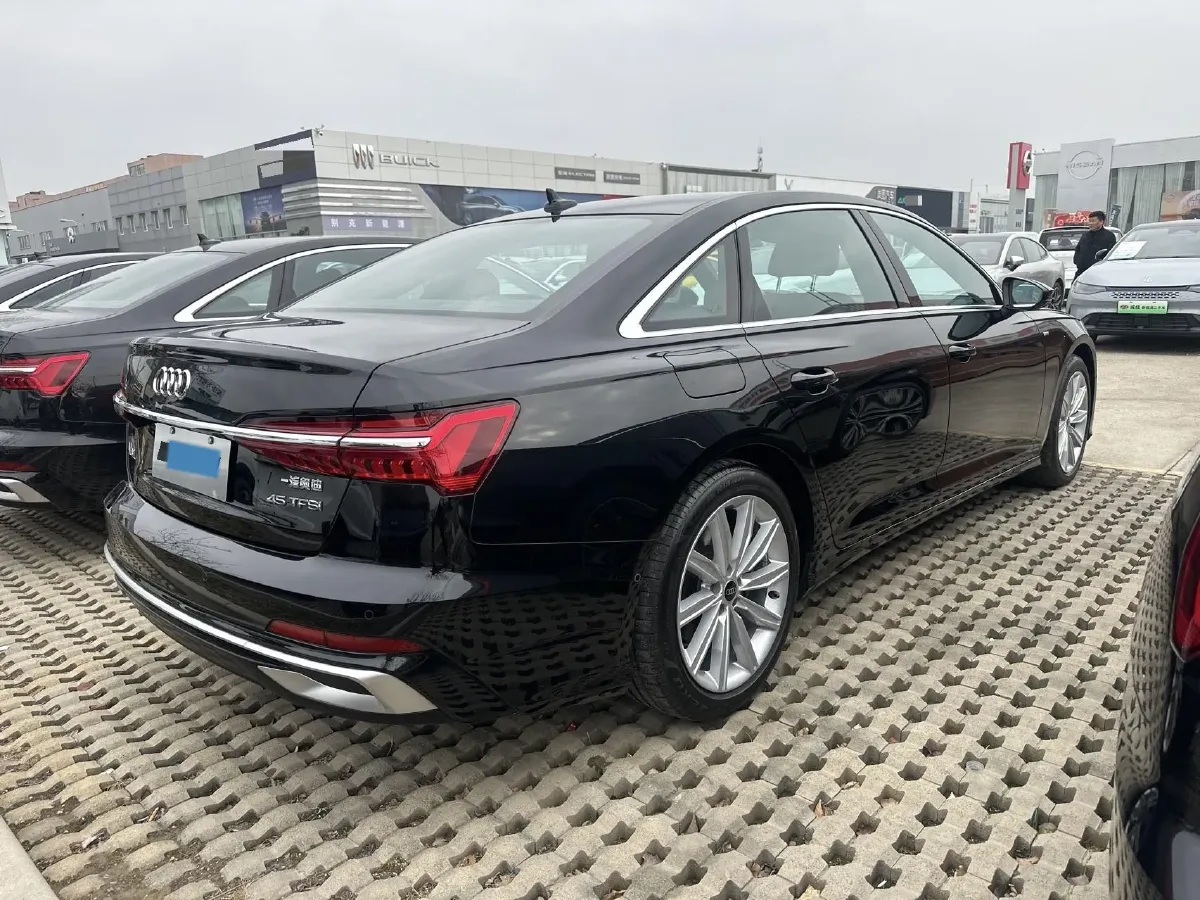 2024 Audi A6L 2.0T 245HP L4 7DCT,autocango,china used car exporter,china ev exporter,chinese used car exporter,chinese used ev exporter