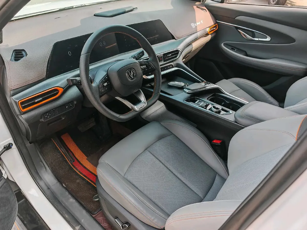 2022 ChangAn UNI-T 1.5T 188HP L4 7DCT,autocango,china used car exporter,china ev exporter,chinese used car exporter,chinese used ev exporter