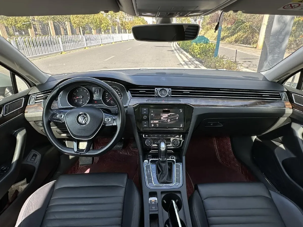 2019 Volkswagen Magotan 2.0T 186HP L4 7DCT,autocango,china used car exporter,china ev exporter,chinese used car exporter,chinese used ev exporter