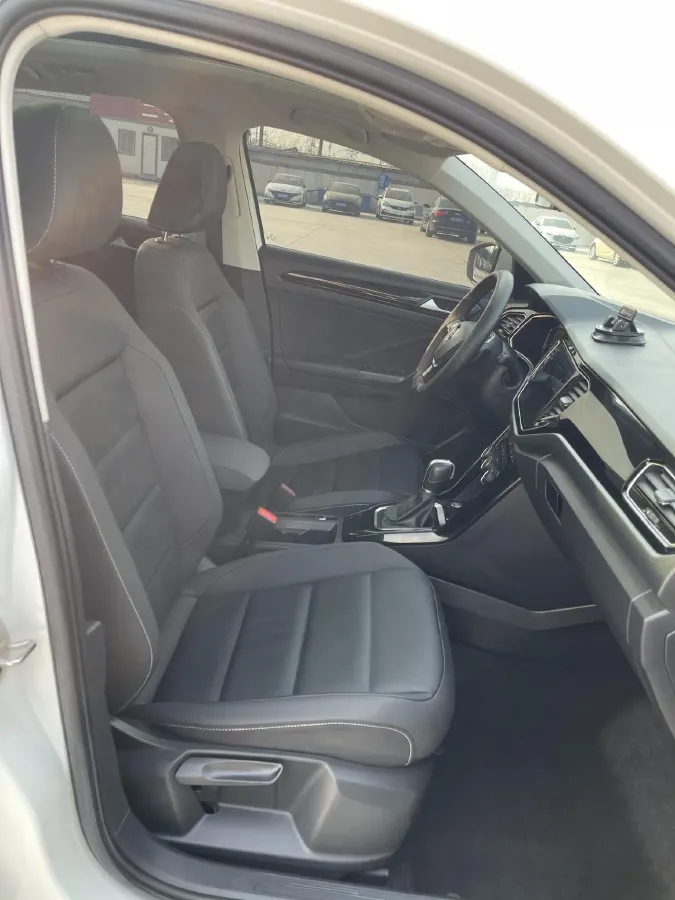 2022 Volkswagen T-Roc 1.4T 150HP L4 7DCT,autocango,china used car exporter,china ev exporter,chinese used car exporter,chinese used ev exporter