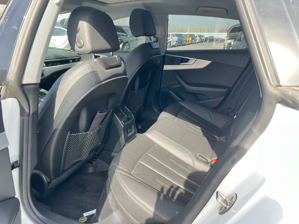 2019 Alfa Romeo Giulia 2.0T 280HP L4 8AT,autocango,china used car exporter,china ev exporter,chinese used car exporter,chinese used ev exporter