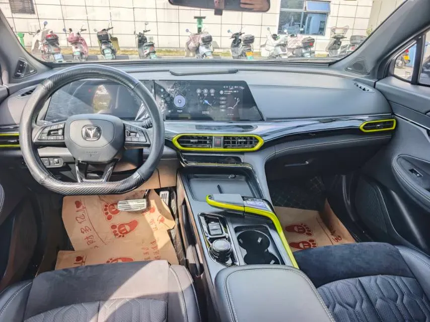 2022 ChangAn UNI-T 1.5T 188HP L4 7DCT,autocango,china used car exporter,china ev exporter,chinese used car exporter,chinese used ev exporter