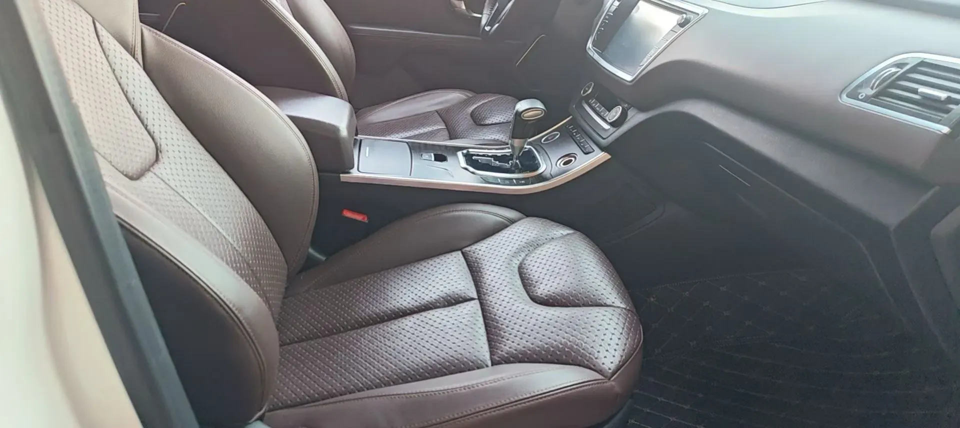 2018 Landwind X7 1.5T 163HP L4 8AT,autocango,china used car exporter,china ev exporter,chinese used car exporter,chinese used ev exporter