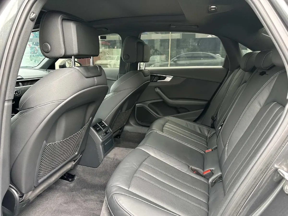 2023 Audi A4L 2.0T 190HP L4 7DCT,autocango,china used car exporter,china ev exporter,chinese used car exporter,chinese used ev exporter