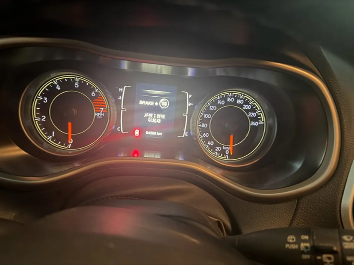 2017 Jeep Cherokee 2.4L 175HP L4 9AT,autocango,china used car exporter,china ev exporter,chinese used car exporter,chinese used ev exporter