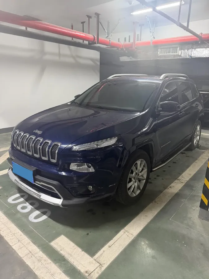 2017 Jeep Cherokee 2.4L 175HP L4 9AT,autocango,china used car exporter,china ev exporter,chinese used car exporter,chinese used ev exporter