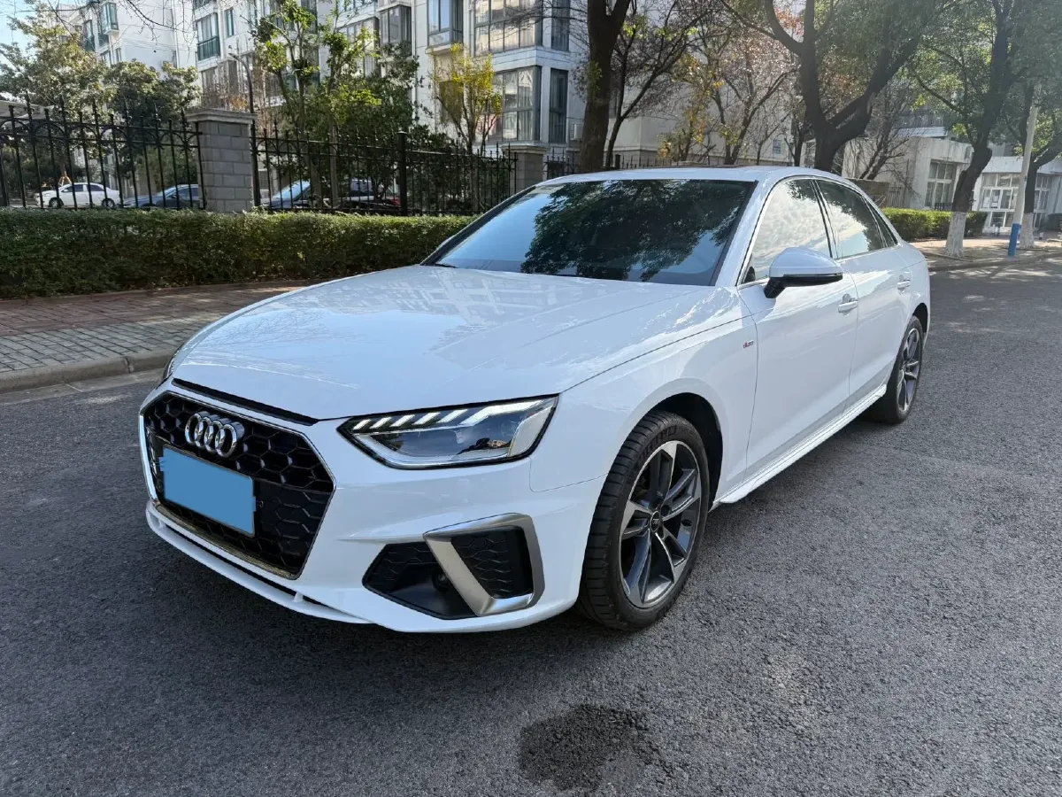 2023 Audi A4L 2.0T 190HP L4 7DCT,autocango,china used car exporter,china ev exporter,chinese used car exporter,chinese used ev exporter