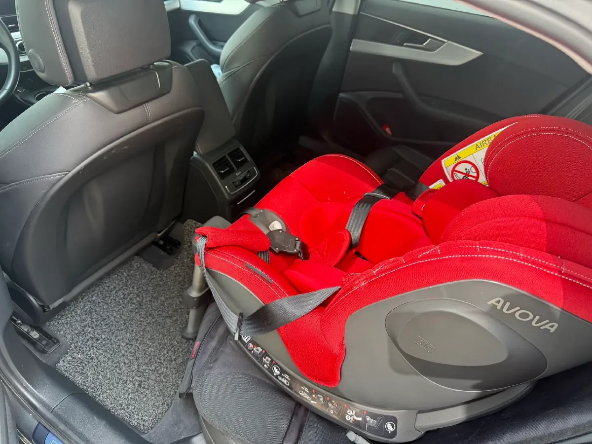 2022 Audi A4L 2.0T 190HP L4 7DCT,autocango,china used car exporter,china ev exporter,chinese used car exporter,chinese used ev exporter