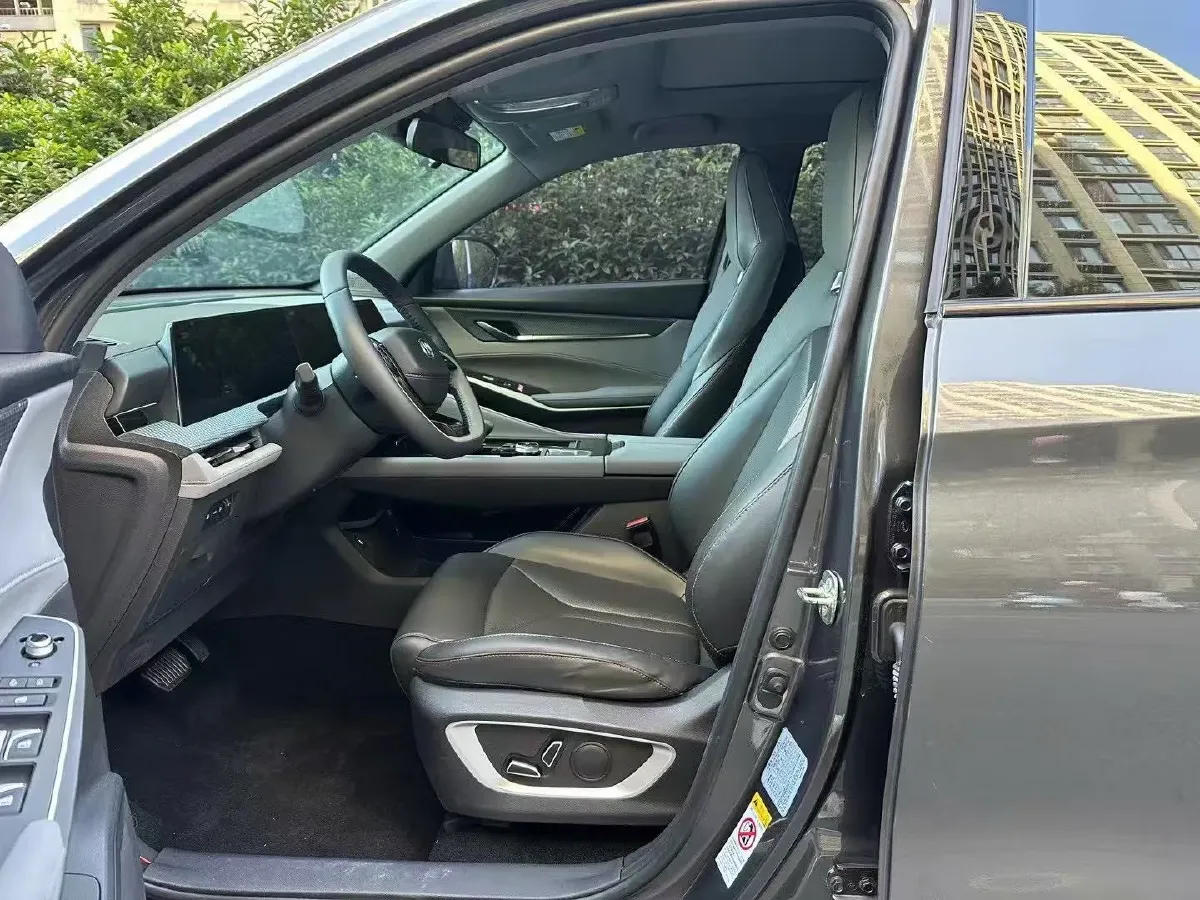 2022 ChangAn CS75 Plus 1.5T 188HP L4 8AT,autocango,china used car exporter,china ev exporter,chinese used car exporter,chinese used ev exporter