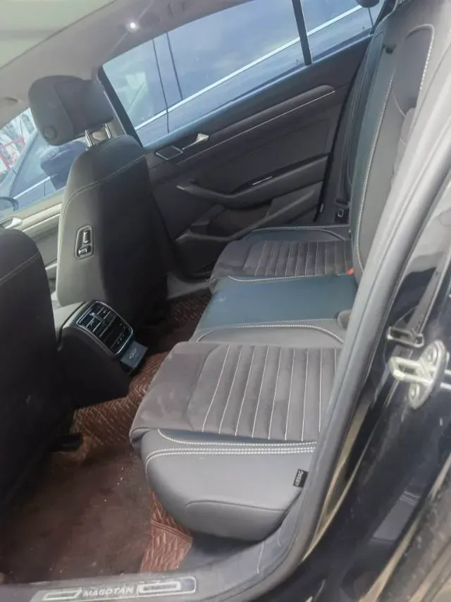 2020 Volkswagen Magotan 2.0T 186HP L4 7DCT,autocango,china used car exporter,china ev exporter,chinese used car exporter,chinese used ev exporter