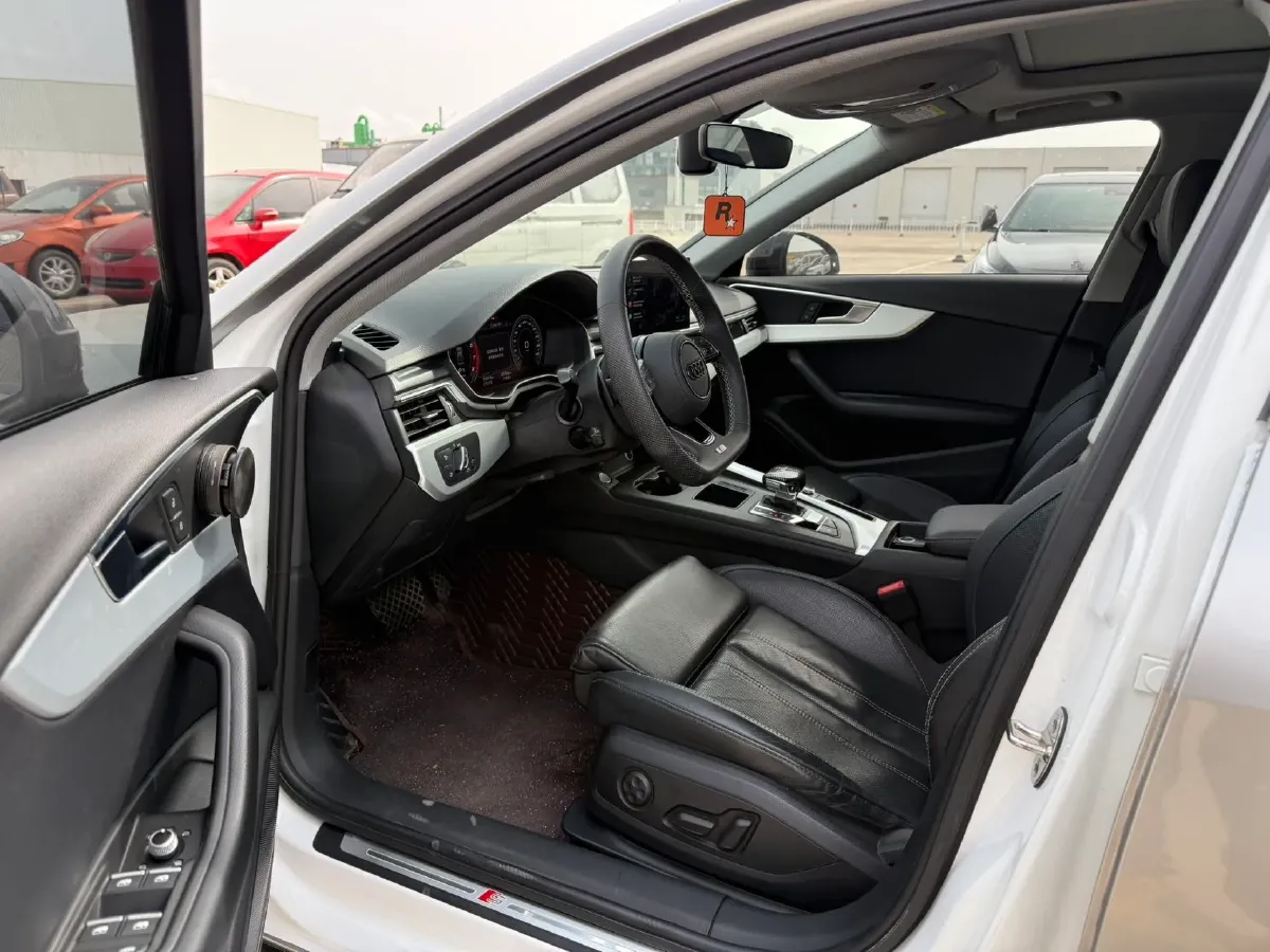 2020 Audi A4L 2.0T 190HP L4 7DCT,autocango,china used car exporter,china ev exporter,chinese used car exporter,chinese used ev exporter