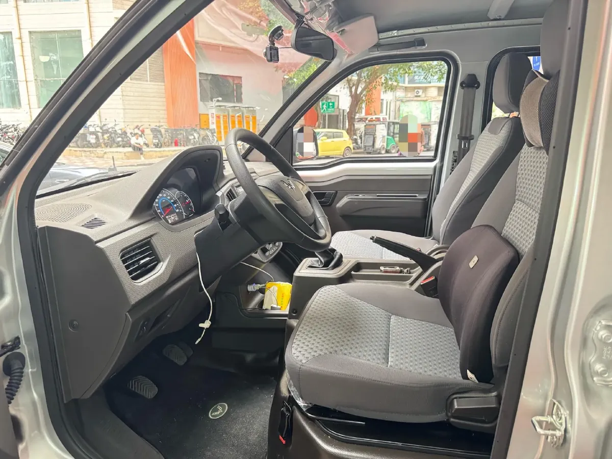 2023 WuLing RongGuang New Truck 1.5L 102HP L4 5MT,autocango,china used car exporter,china ev exporter,chinese used car exporter,chinese used ev exporter