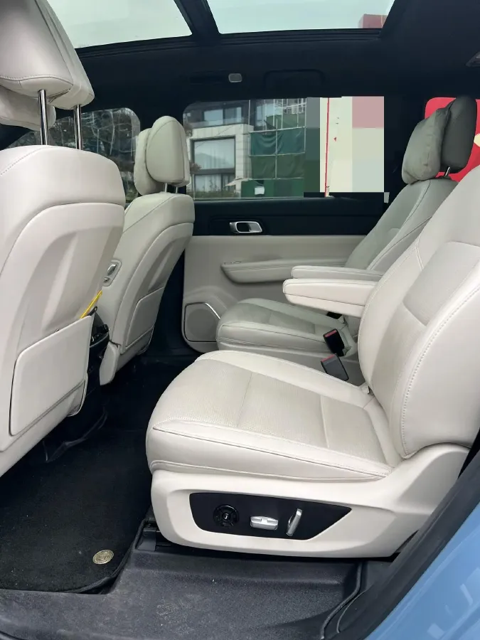 2021 Li ONE Range Extended 131HP REEV 40.5KWH,autocango,china used car exporter,china ev exporter,chinese used car exporter,chinese used ev exporter