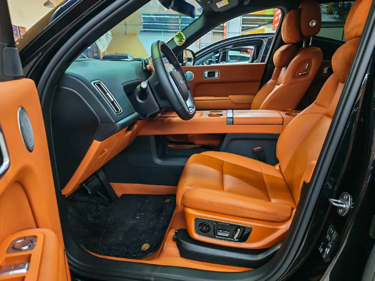 2024 Volvo S60 2.0T 197HP L4 7DCT,autocango,china used car exporter,china ev exporter,chinese used car exporter,chinese used ev exporter