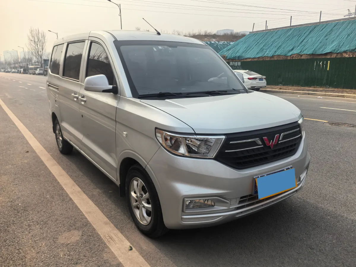 2019 WuLing HongGuang V 1.5L 99HP L4 6MT,autocango,china used car exporter,china ev exporter,chinese used car exporter,chinese used ev exporter