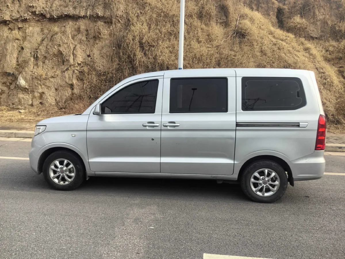 2019 WuLing HongGuang V 1.5L 99HP L4 6MT,autocango,china used car exporter,china ev exporter,chinese used car exporter,chinese used ev exporter