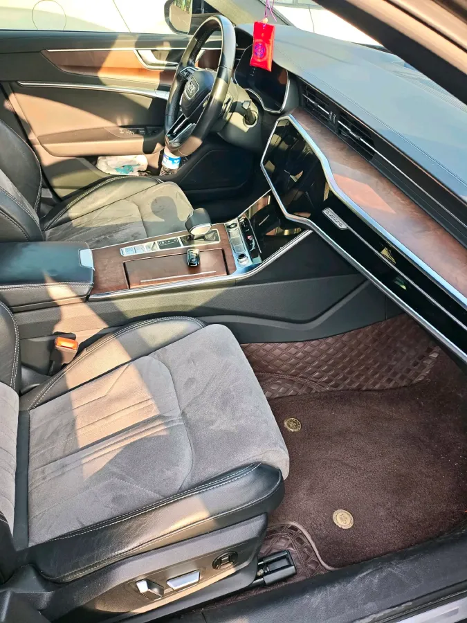 2023 Audi A6L 2.0T 245HP L4 7DCT,autocango,china used car exporter,china ev exporter,chinese used car exporter,chinese used ev exporter