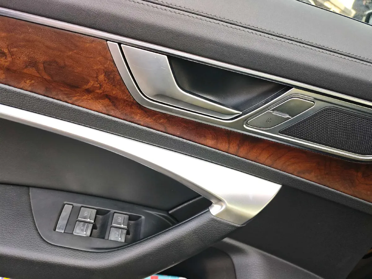 2023 Audi A6L 2.0T 245HP L4 7DCT,autocango,china used car exporter,china ev exporter,chinese used car exporter,chinese used ev exporter