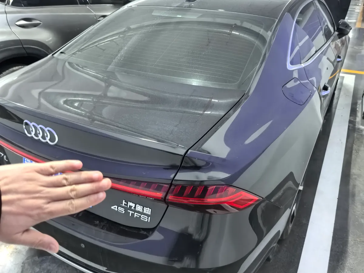 2022 Audi A7L 2.0T 245HP L4 7DCT,autocango,china used car exporter,china ev exporter,chinese used car exporter,chinese used ev exporter