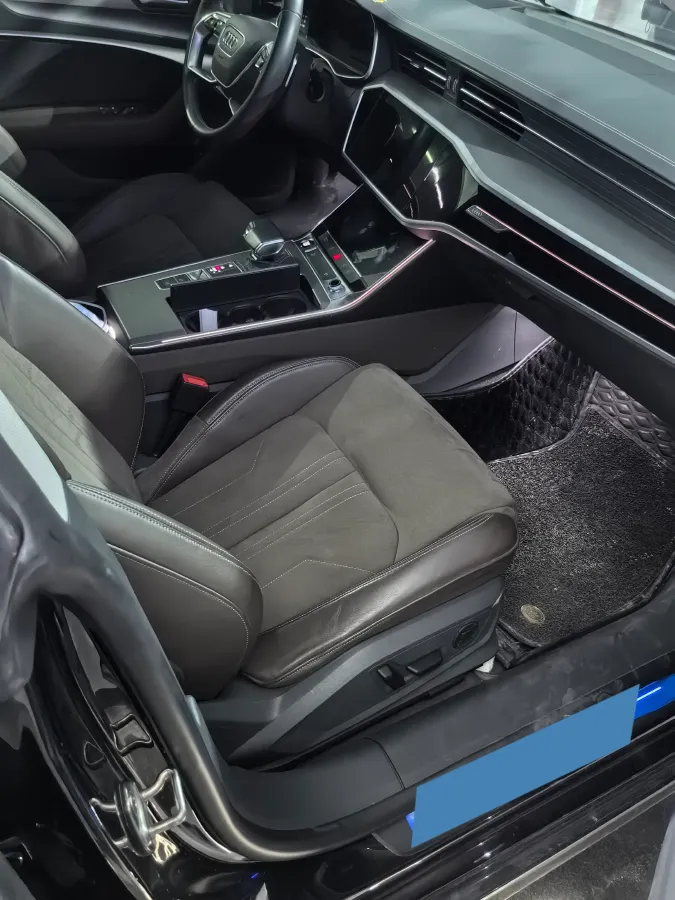 2022 Audi A7L 2.0T 245HP L4 7DCT,autocango,china used car exporter,china ev exporter,chinese used car exporter,chinese used ev exporter