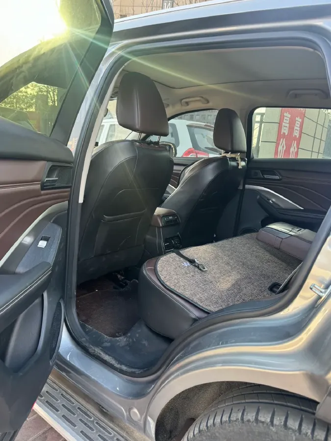 2021 WEY VV6 2.0T 227HP L4 7DCT,autocango,china used car exporter,china ev exporter,chinese used car exporter,chinese used ev exporter