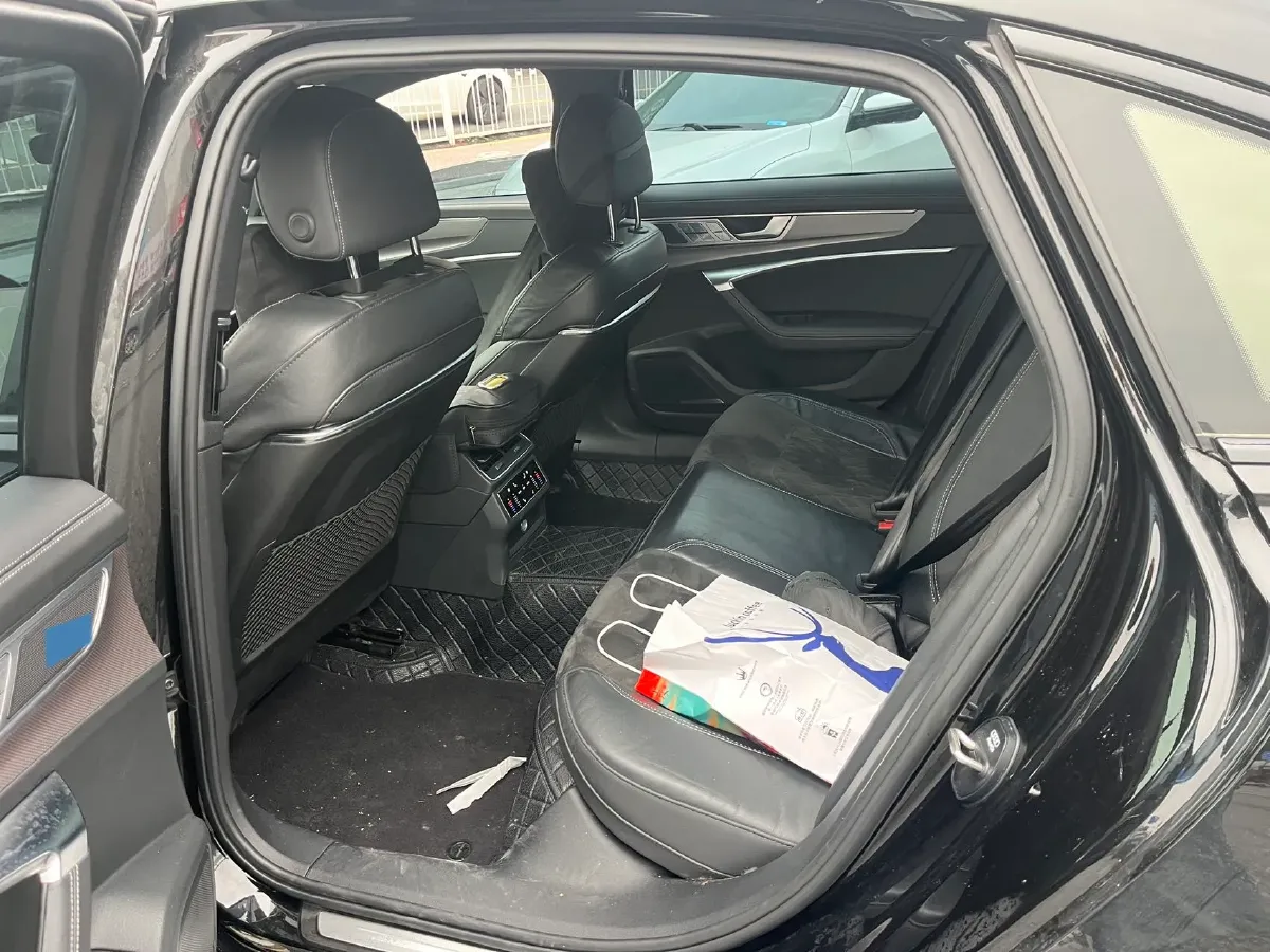 2022 Audi A6L 3.0T 340HP V6 7DCT,autocango,china used car exporter,china ev exporter,chinese used car exporter,chinese used ev exporter