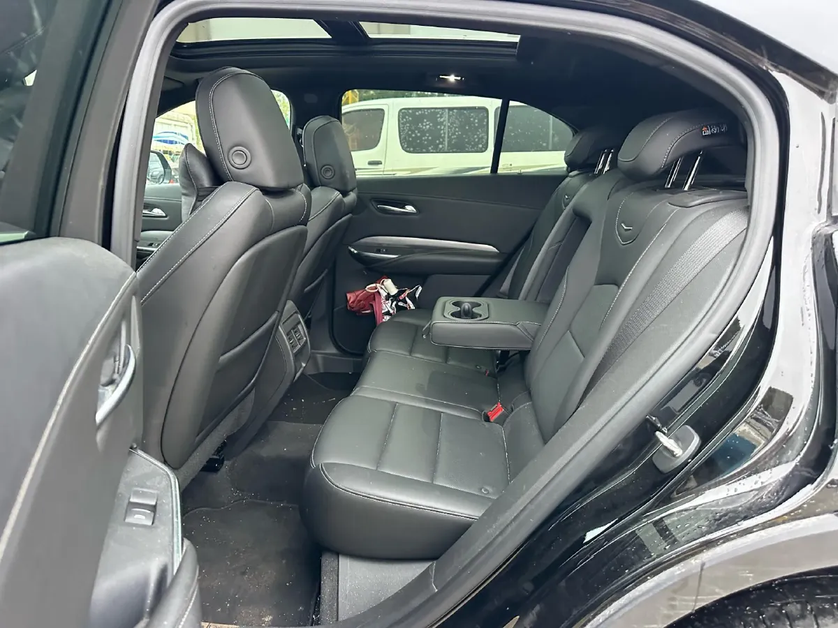 2024 Cadillac XT4 2.0T 237HP L4 9AT,autocango,china used car exporter,china ev exporter,chinese used car exporter,chinese used ev exporter