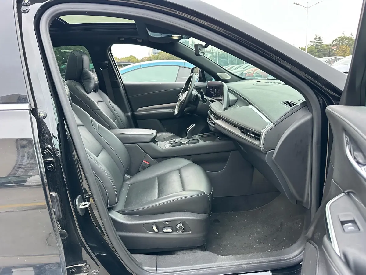 2024 Cadillac XT4 2.0T 237HP L4 9AT,autocango,china used car exporter,china ev exporter,chinese used car exporter,chinese used ev exporter