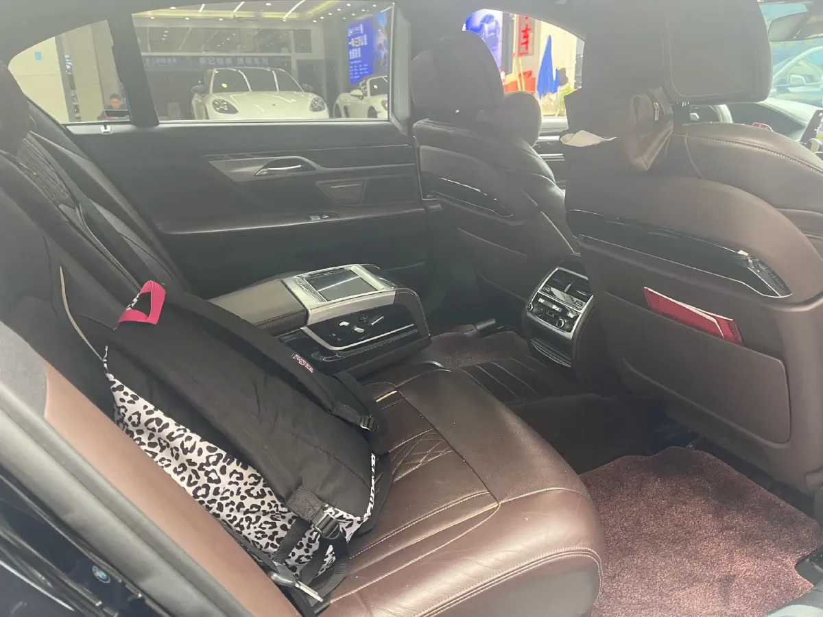 2019 BMW 7 Series 2.0T 265HP L4 8AT,autocango,china used car exporter,china ev exporter,chinese used car exporter,chinese used ev exporter