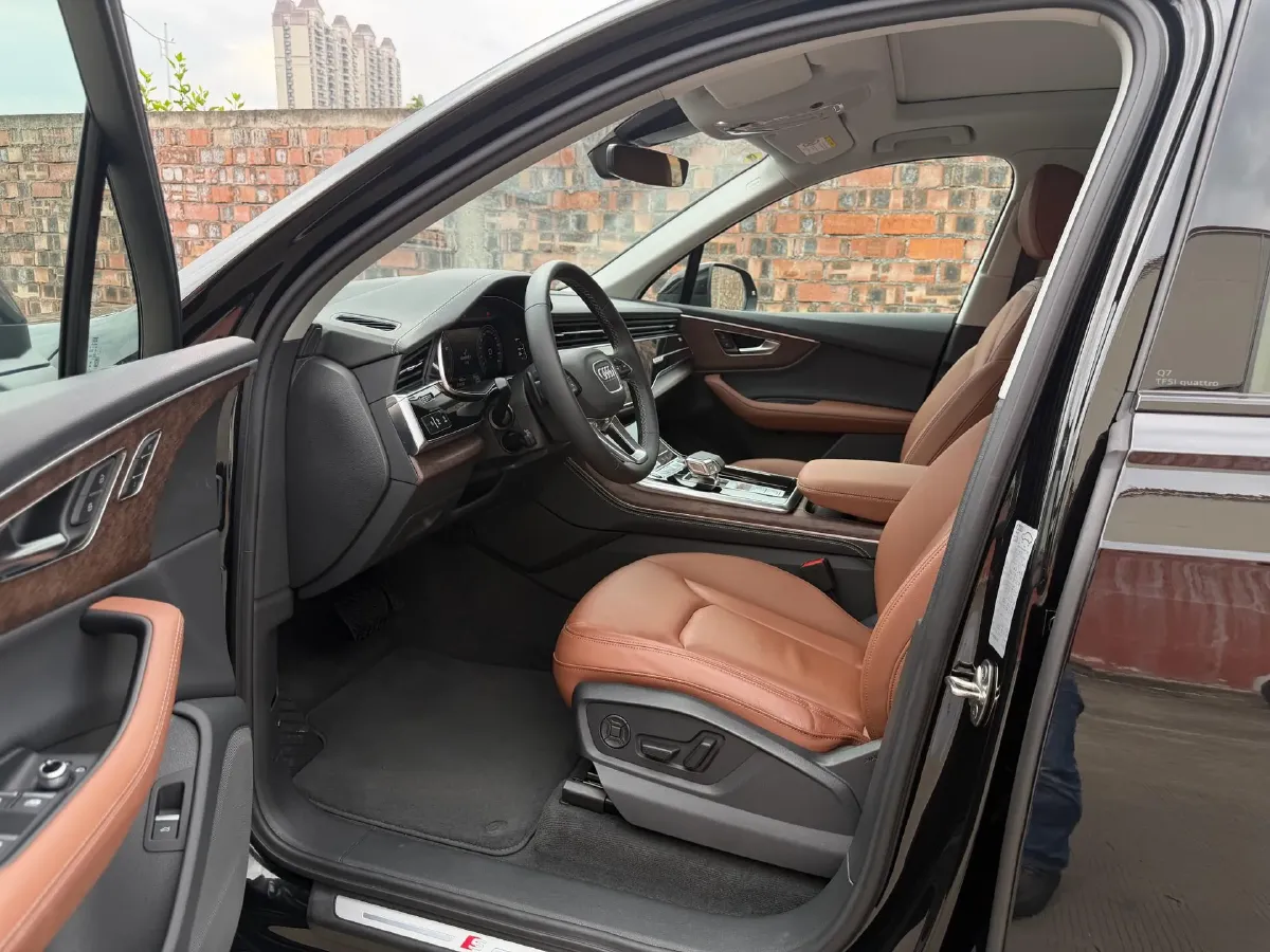 2024 Audi Q7 2.0T 265HP L4 8AT,autocango,china used car exporter,china ev exporter,chinese used car exporter,chinese used ev exporter