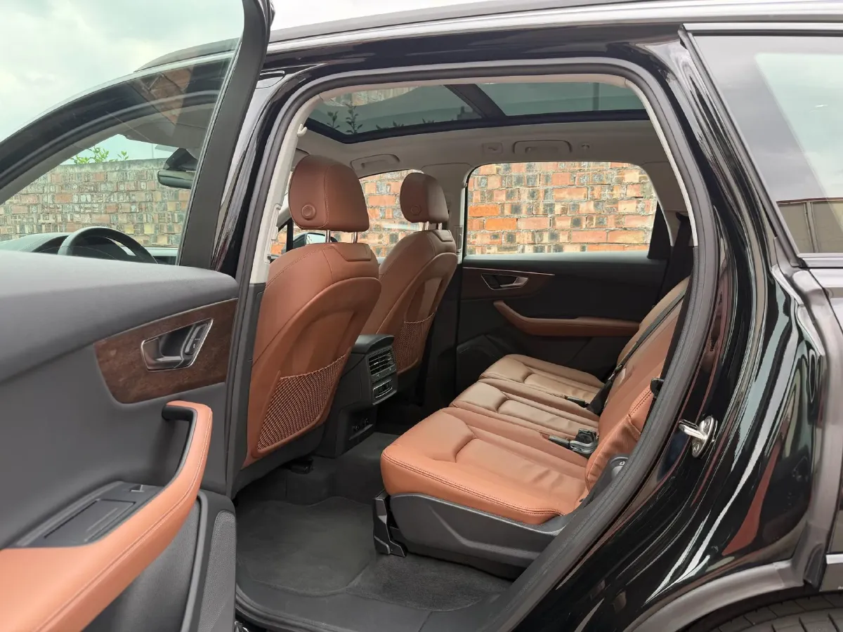 2024 Audi Q7 2.0T 265HP L4 8AT,autocango,china used car exporter,china ev exporter,chinese used car exporter,chinese used ev exporter