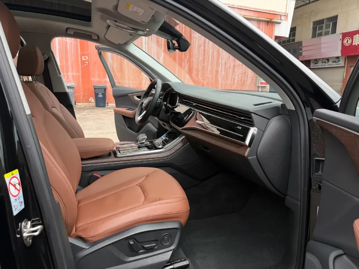 2024 Audi Q7 2.0T 265HP L4 8AT,autocango,china used car exporter,china ev exporter,chinese used car exporter,chinese used ev exporter