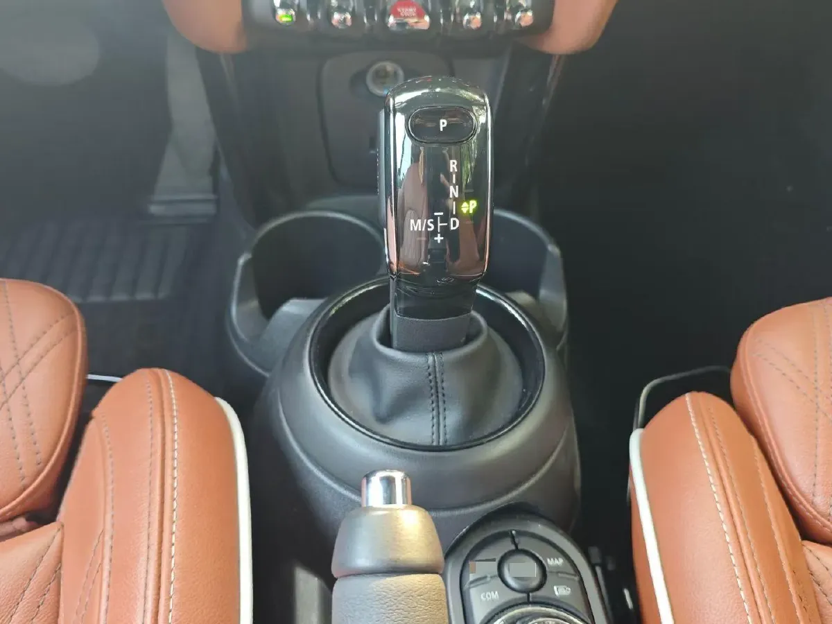 2021 MINI MINI 1.5T 136HP L3 7DCT,autocango,china used car exporter,china ev exporter,chinese used car exporter,chinese used ev exporter