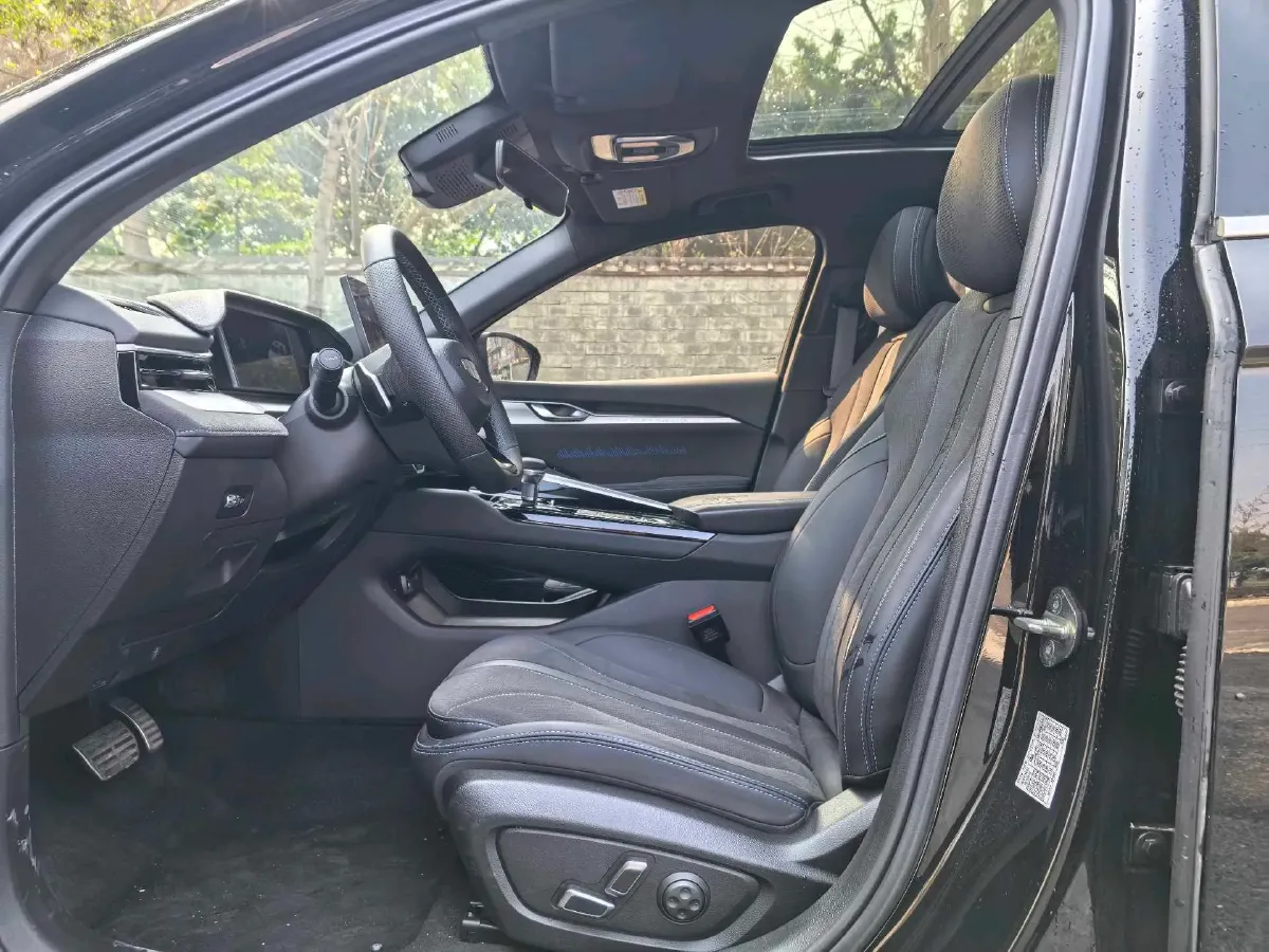 2025 Geely Preface 2.0T 238HP L4 8AT,autocango,china used car exporter,china ev exporter,chinese used car exporter,chinese used ev exporter