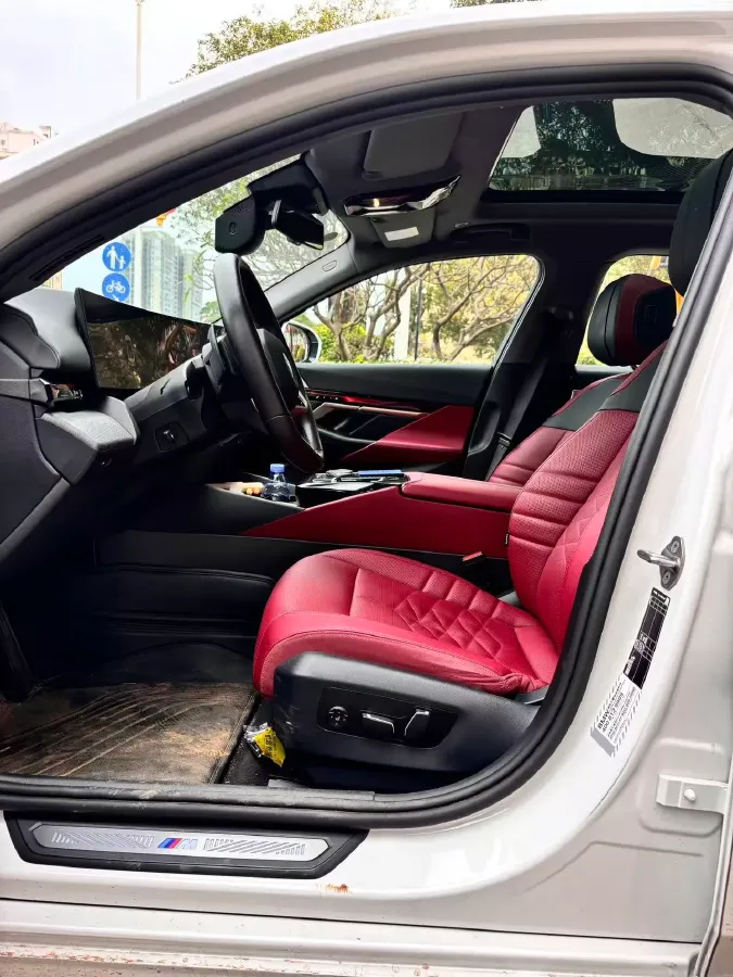 2024 BMW 5 Series 2.0T 258HP L4 8AT,autocango,china used car exporter,china ev exporter,chinese used car exporter,chinese used ev exporter