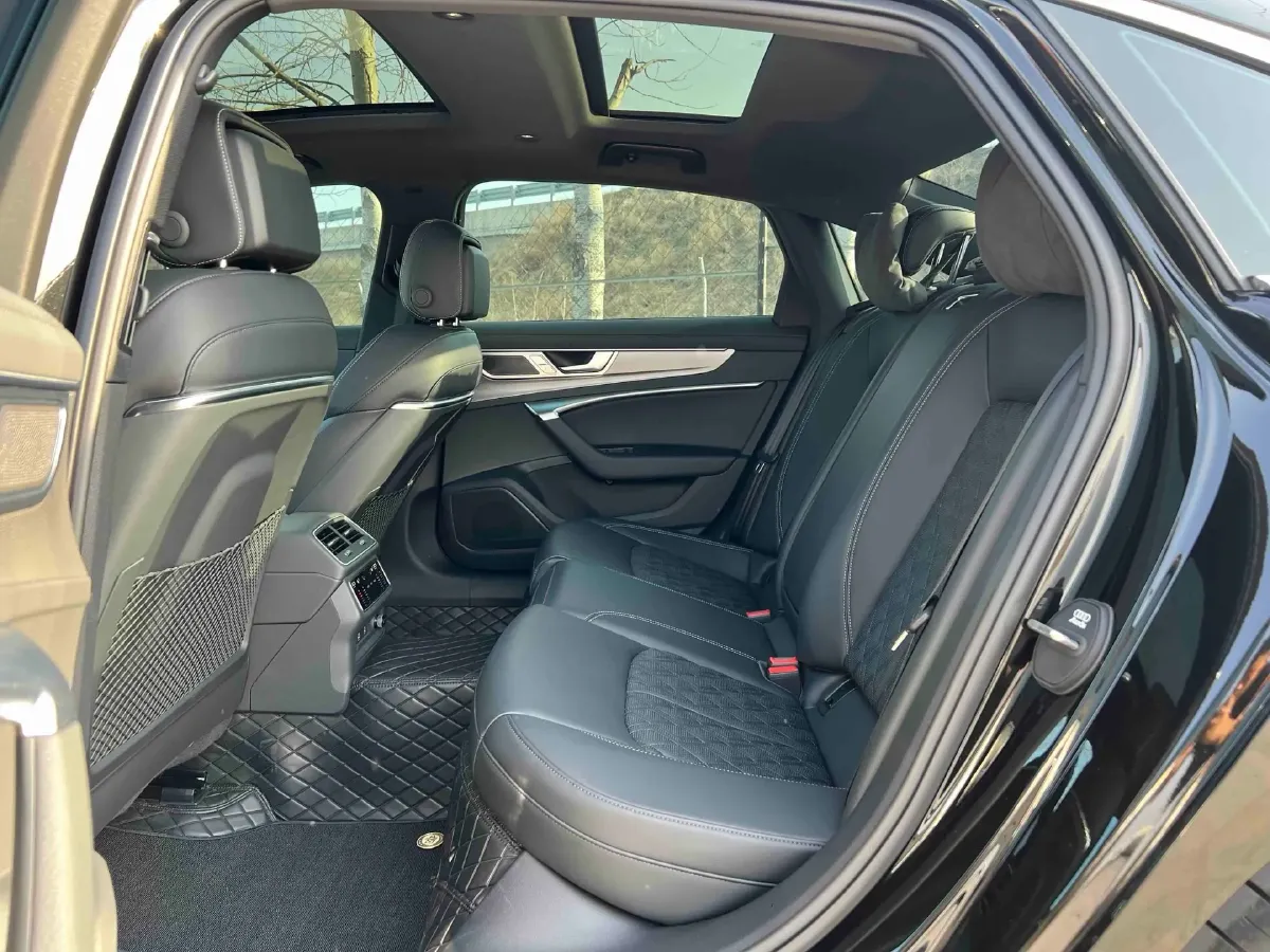 2025 Audi A6L 2.0T 245HP L4 7DCT,autocango,china used car exporter,china ev exporter,chinese used car exporter,chinese used ev exporter