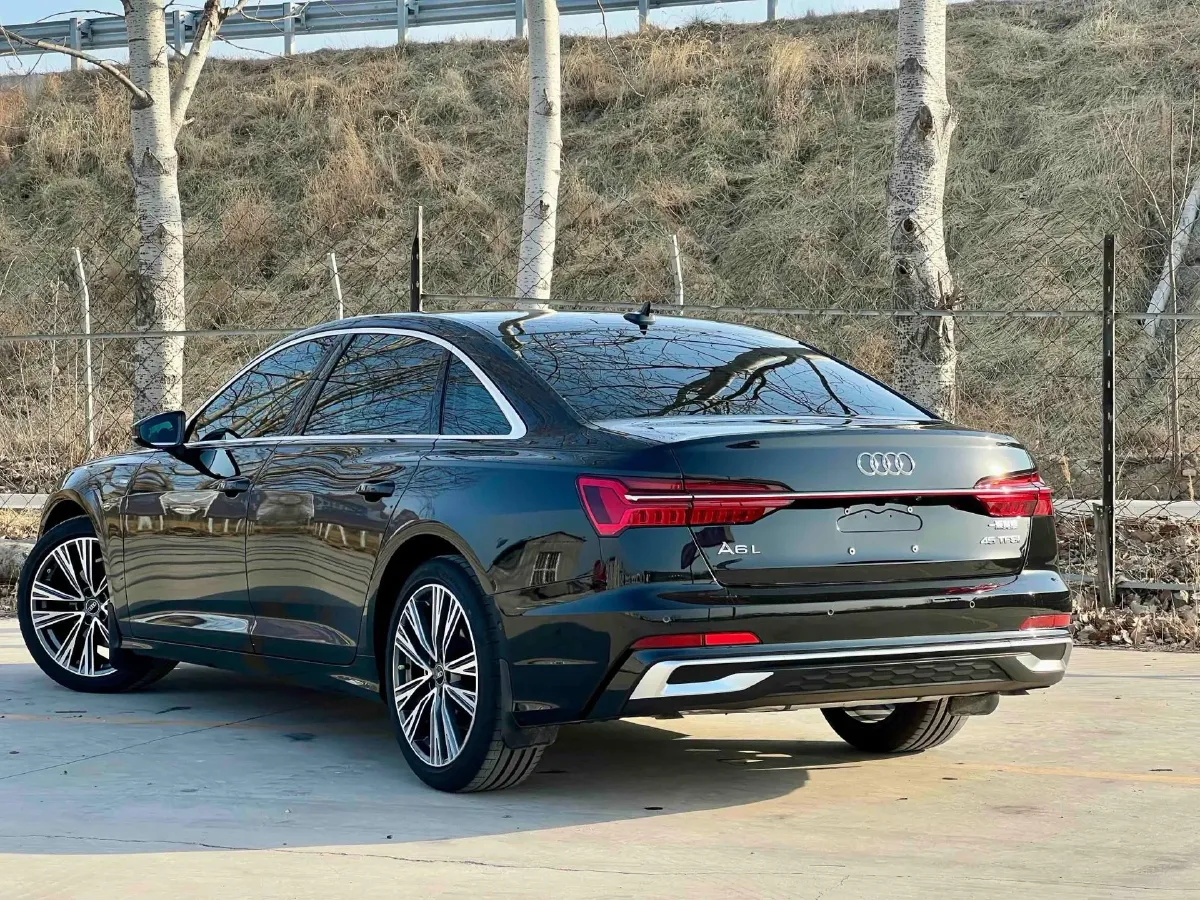 2025 Audi A6L 2.0T 245HP L4 7DCT,autocango,china used car exporter,china ev exporter,chinese used car exporter,chinese used ev exporter