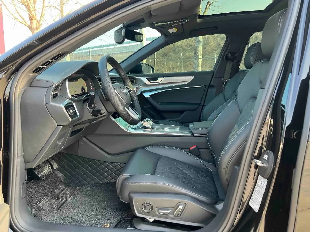 2025 Audi A6L 2.0T 245HP L4 7DCT,autocango,china used car exporter,china ev exporter,chinese used car exporter,chinese used ev exporter