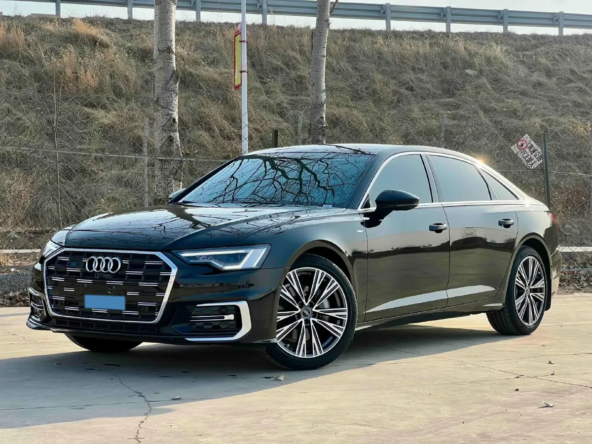 2025 Audi A6L 2.0T 245HP L4 7DCT,autocango,china used car exporter,china ev exporter,chinese used car exporter,chinese used ev exporter