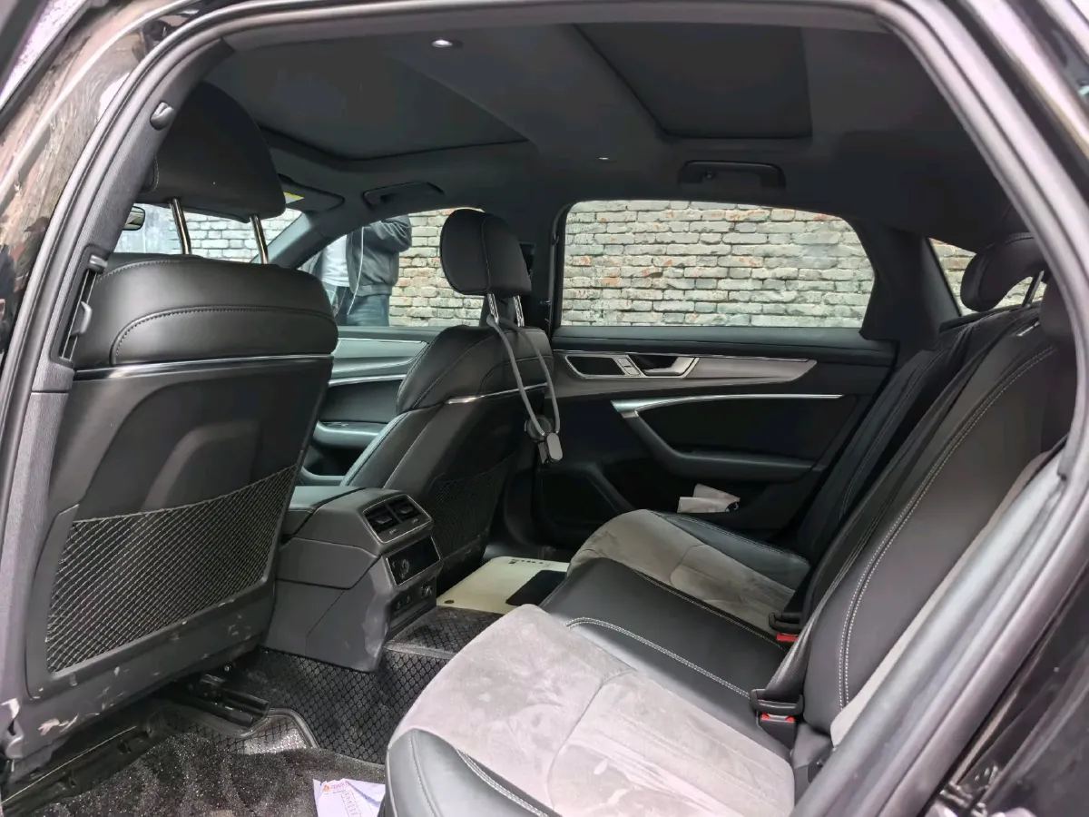 2023 Audi A6L 2.0T 245HP L4 7DCT,autocango,china used car exporter,china ev exporter,chinese used car exporter,chinese used ev exporter