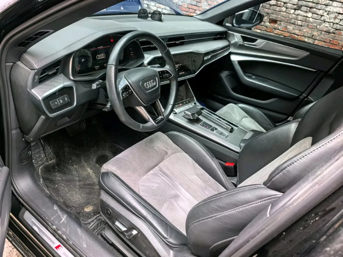 2023 Audi A6L 2.0T 245HP L4 7DCT,autocango,china used car exporter,china ev exporter,chinese used car exporter,chinese used ev exporter