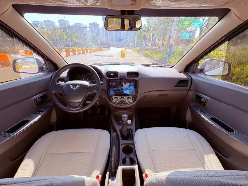 2018 WuLing HongGuang 1.5L 105HP L4 5MT,autocango,china used car exporter,china ev exporter,chinese used car exporter,chinese used ev exporter