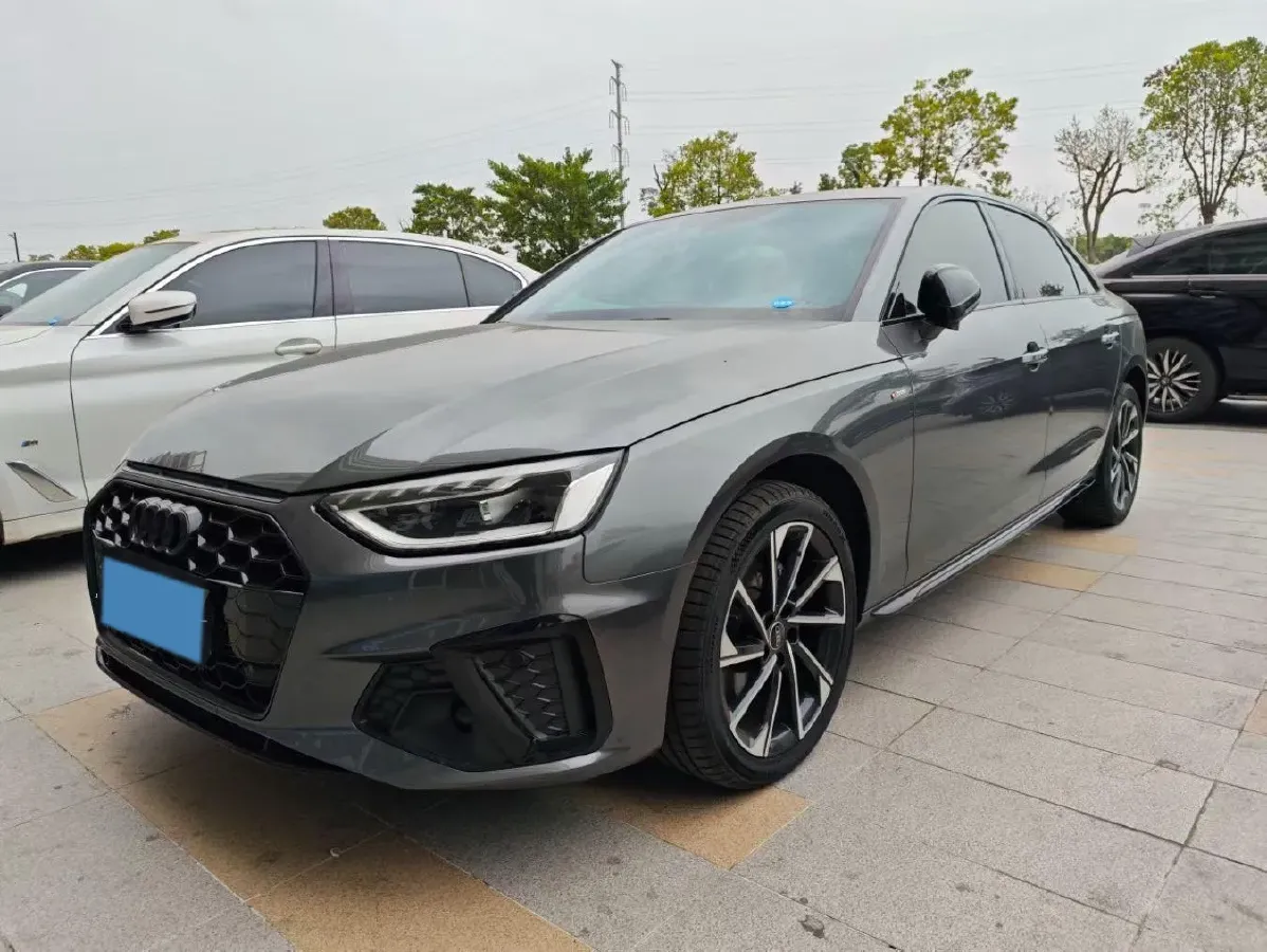 2023 Audi A4L 2.0T 190HP L4 7DCT,autocango,china used car exporter,china ev exporter,chinese used car exporter,chinese used ev exporter